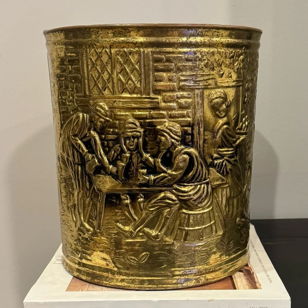 Midcentry Oval Hammered Brass Planter/Container